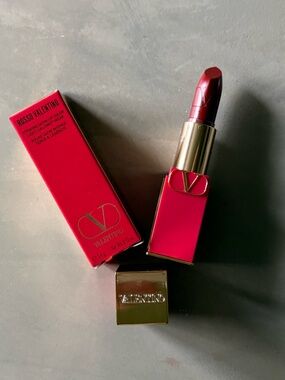 Valentino Rosso Satin Lipstick — 142A Flirty Nude